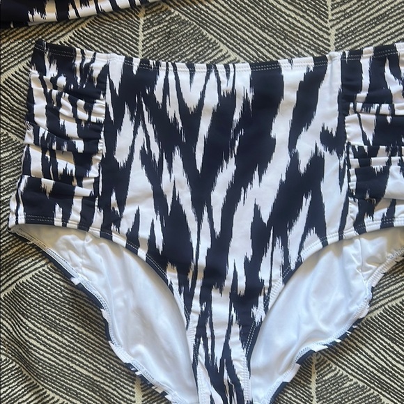 Anne Cole Dark blue and White Patterned Swim Bra - Picture 4 of 15